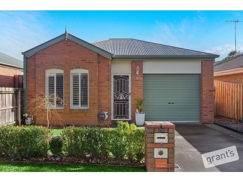 39 Leonard Avenue, Berwick VIC 3806