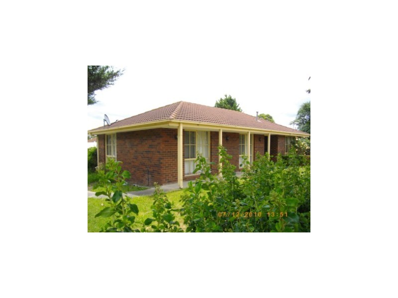 2 Smethurst Ave, Pakenham VIC 3810