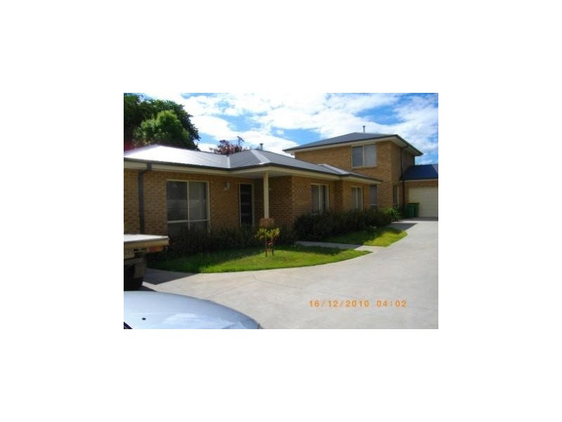 2/12 Anderson St, Pakenham VIC 3810