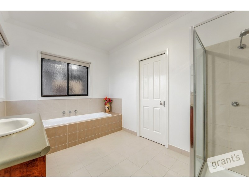 23 Viola Avenue, Pakenham VIC 3810