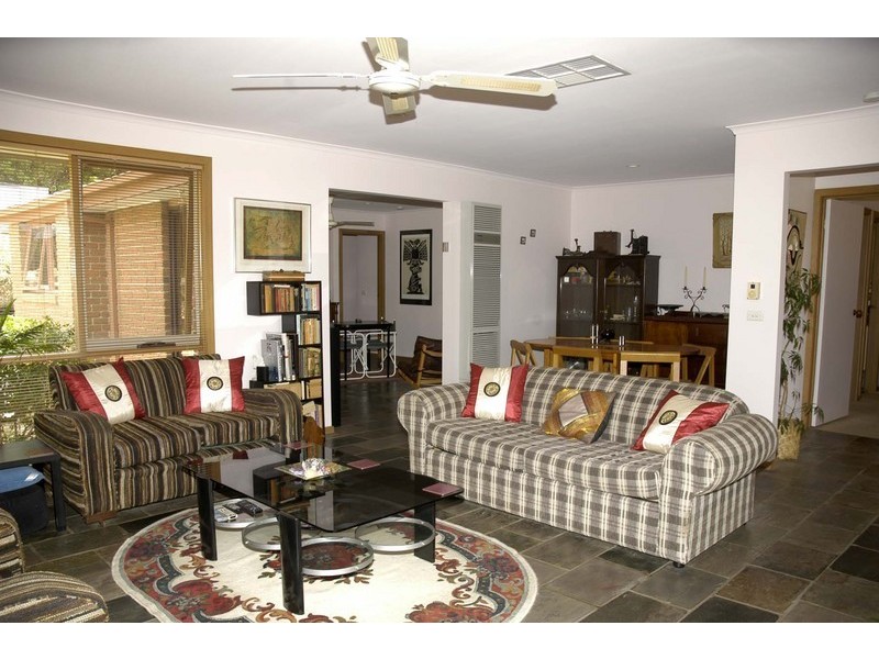 5 Lawrence Drive, Berwick VIC 3806