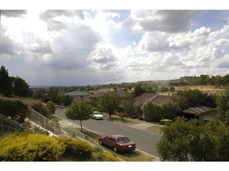 5 Lawrence Drive, Berwick VIC 3806