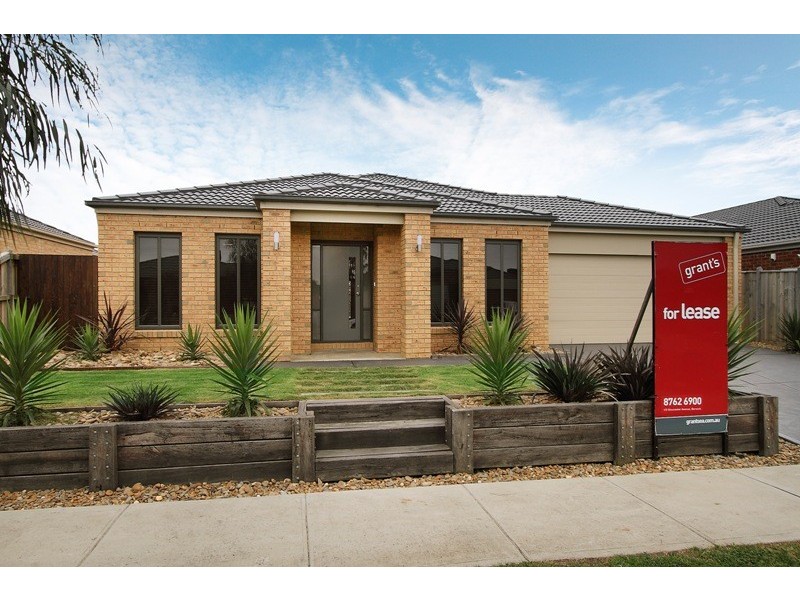 32 Flash Dan Dve, Cranbourne East VIC 3977