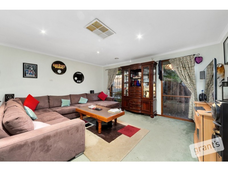 14 Honeysuckle Court, Cranbourne North VIC 3977