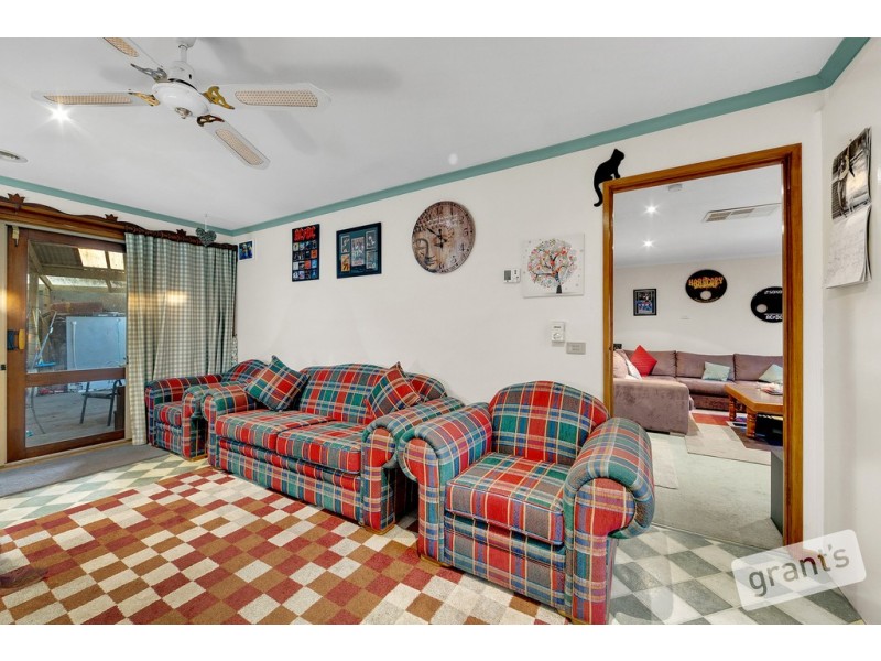 14 Honeysuckle Court, Cranbourne North VIC 3977