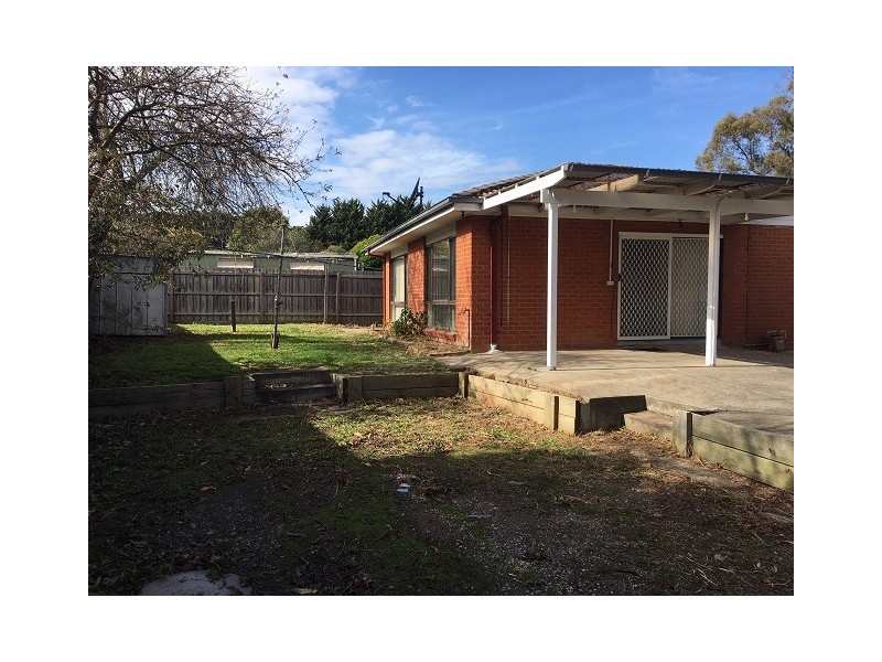 9 Greenlaw Crescent, Berwick VIC 3806