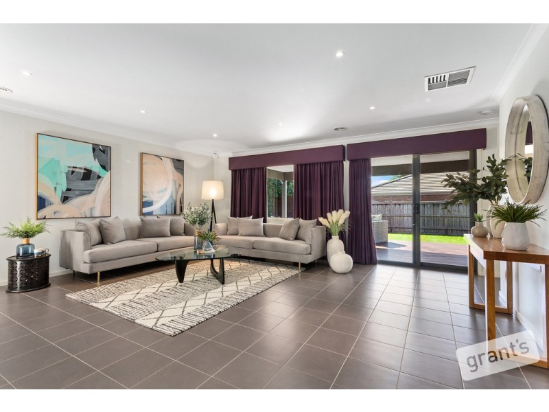 36 Yammerbook Way, Cranbourne East VIC 3977