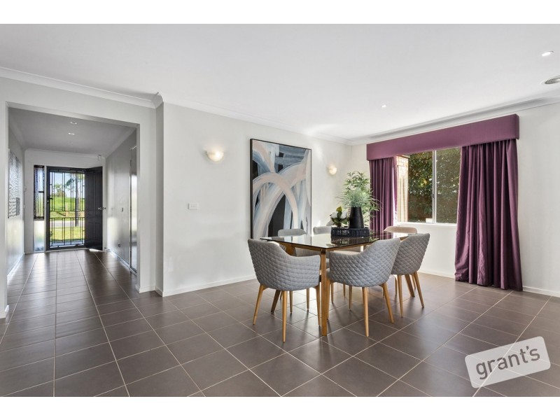 36 Yammerbook Way, Cranbourne East VIC 3977