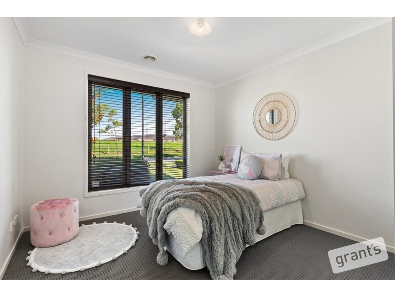 36 Yammerbook Way, Cranbourne East VIC 3977