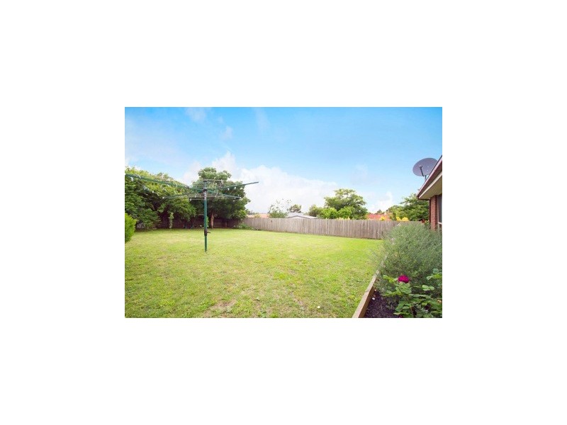 6 Rachael Crt, Pakenham VIC 3810