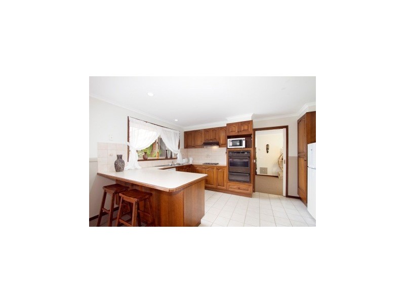 6 Rachael Crt, Pakenham VIC 3810