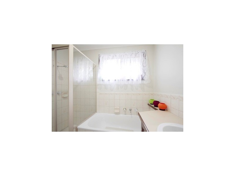 6 Rachael Crt, Pakenham VIC 3810