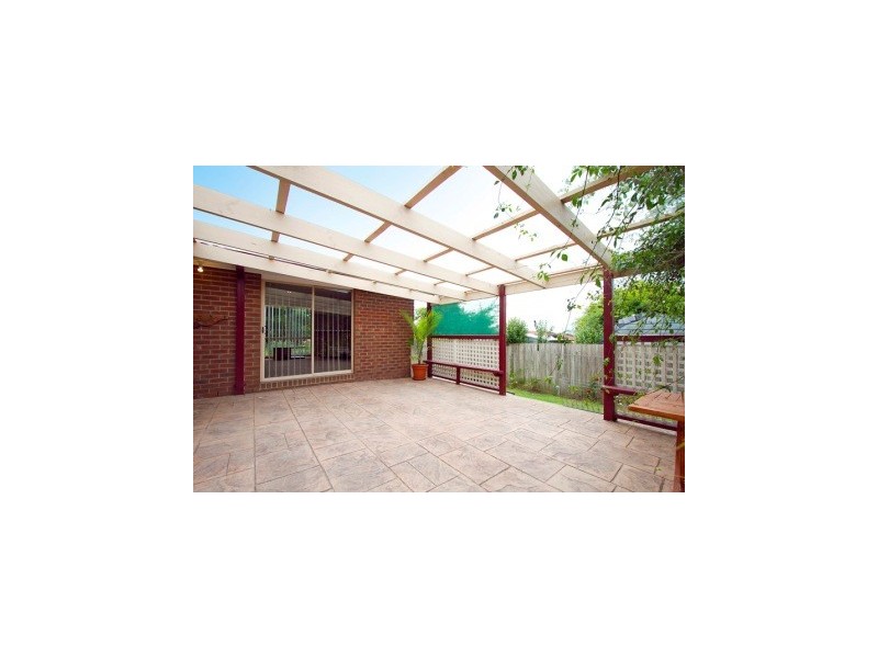 6 Rachael Crt, Pakenham VIC 3810