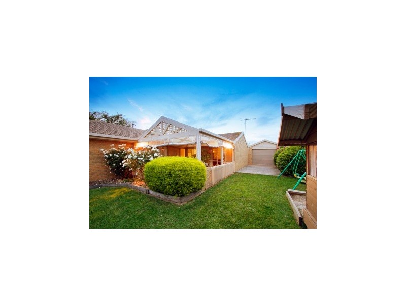 13 Willunga Crt, Berwick VIC 3806