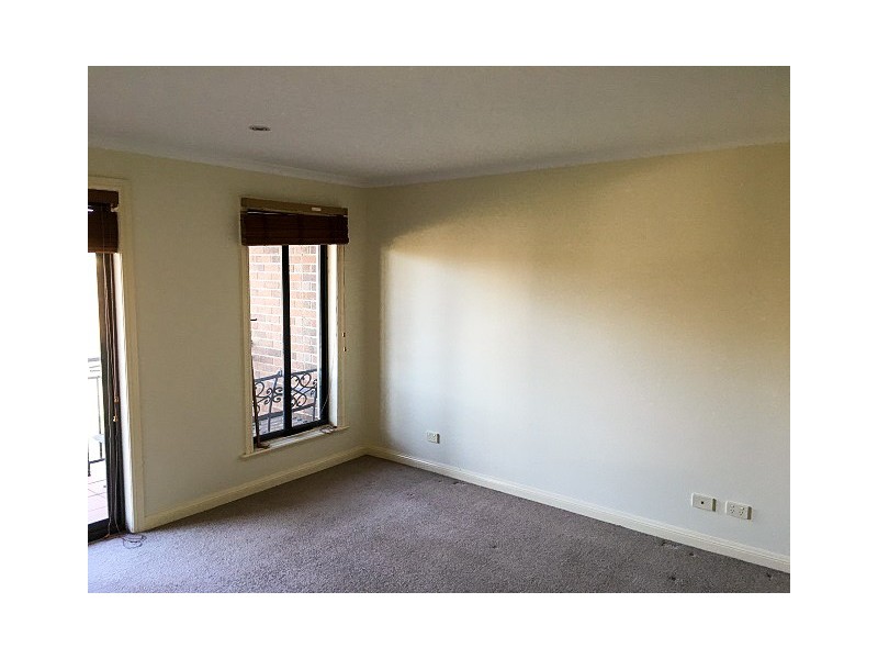 27/18 Marlseford Crescent, Berwick VIC 3806