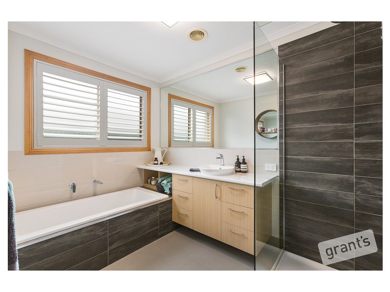 14 Allardice Parade, Berwick VIC 3806