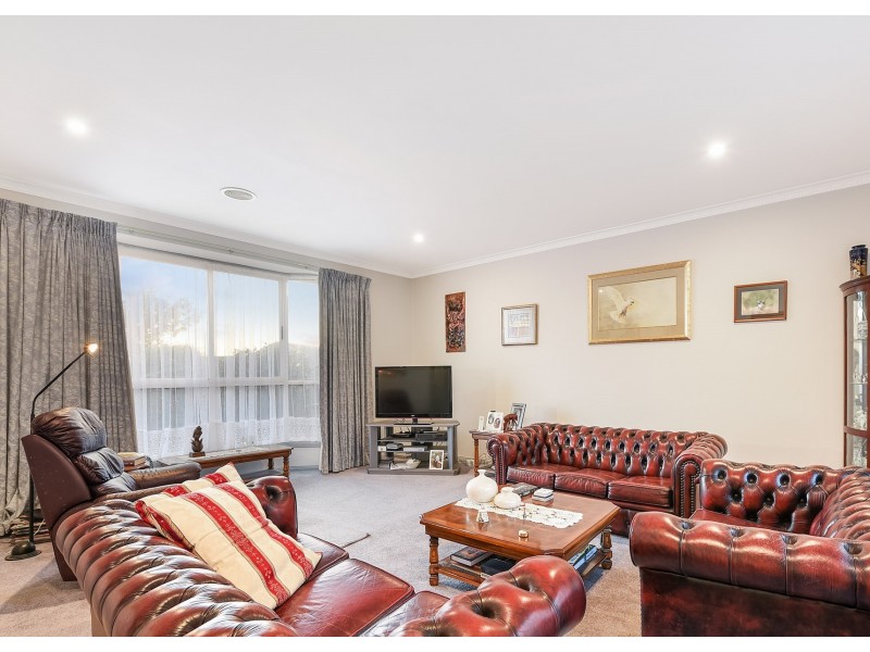 4 Enmore Close, Berwick VIC 3806