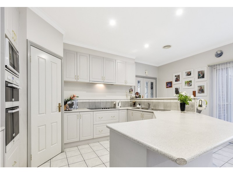 4 Enmore Close, Berwick VIC 3806