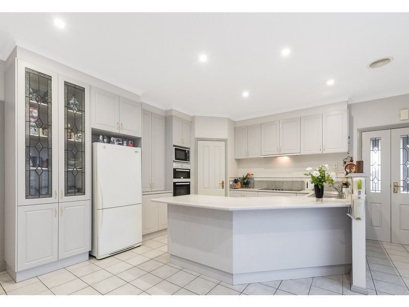 4 Enmore Close, Berwick VIC 3806