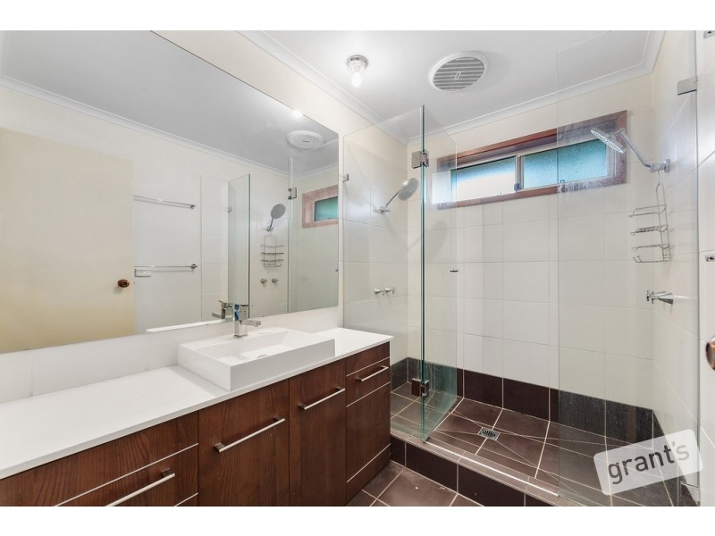 1 Queens Court, Berwick VIC 3806