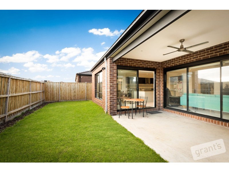 8 Clara Drive, Officer VIC 3809