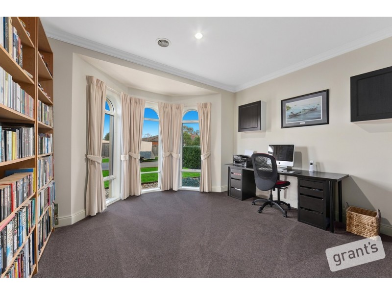 22 Blandford Crescent, Narre Warren South VIC 3805