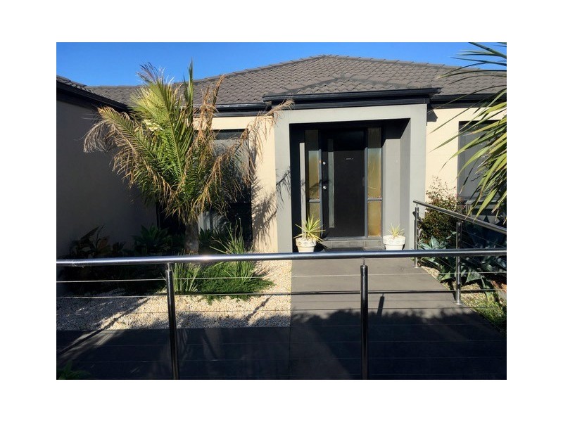 16 Minak Close, Narre Warren South VIC 3805