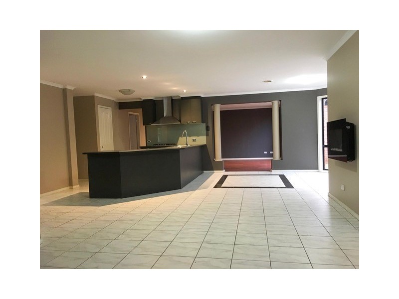 16 Minak Close, Narre Warren South VIC 3805