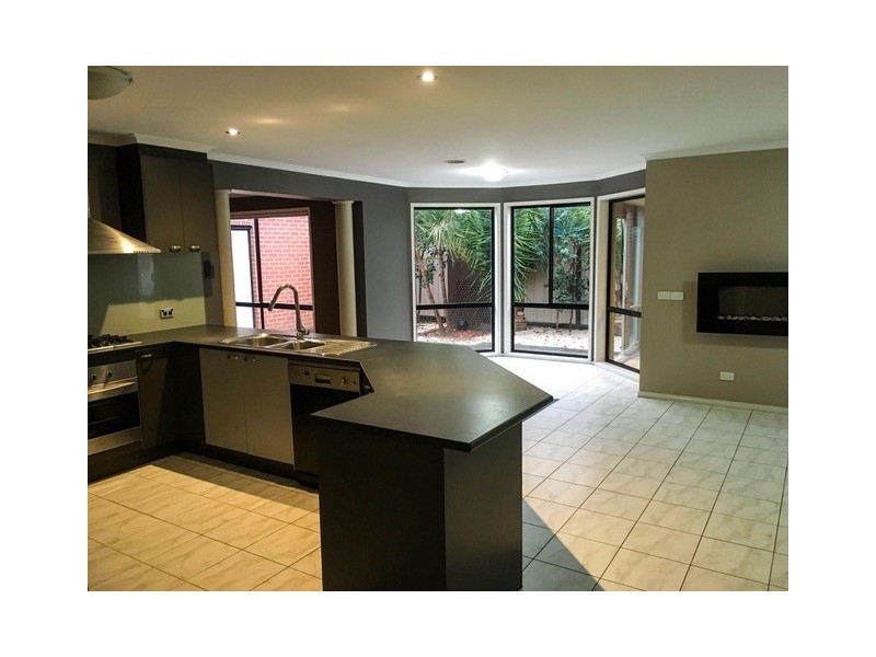 16 Minak Close, Narre Warren South VIC 3805