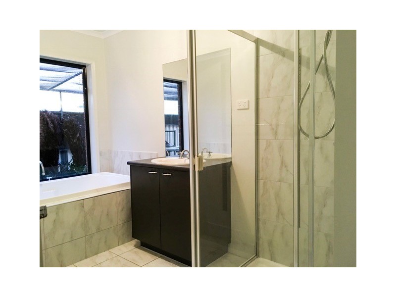 16 Minak Close, Narre Warren South VIC 3805