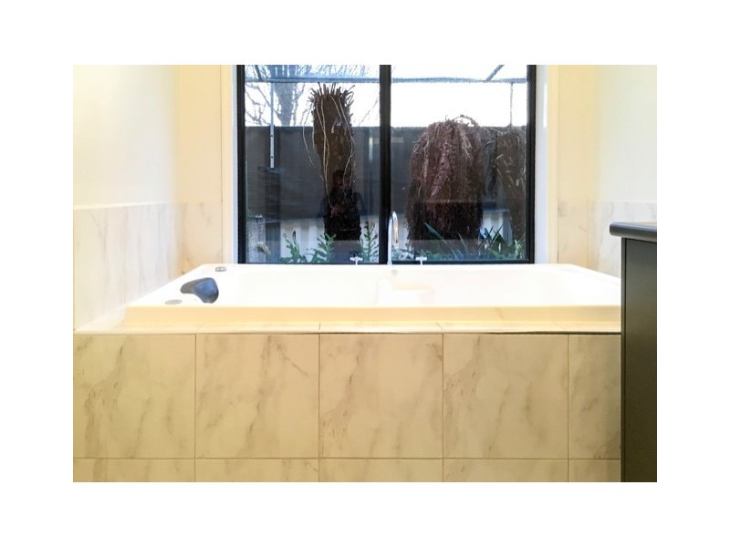 16 Minak Close, Narre Warren South VIC 3805