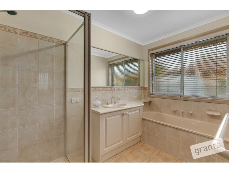 14 Terri-Ester Drive, Berwick VIC 3806