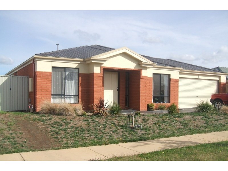 65 Oaklands Way, Pakenham VIC 3810
