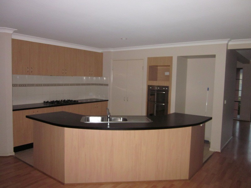 65 Oaklands Way, Pakenham VIC 3810