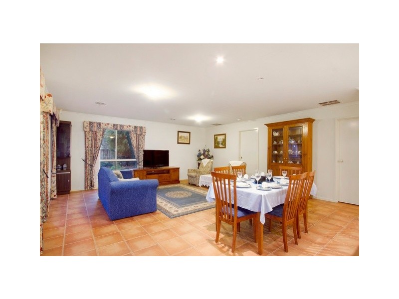32 Sanctuary Drive, Beaconsfield VIC 3807