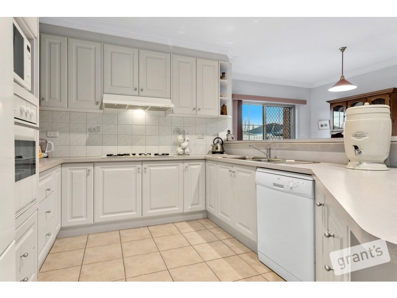 5 Cobblestone Avenue, Narre Warren South VIC 3805