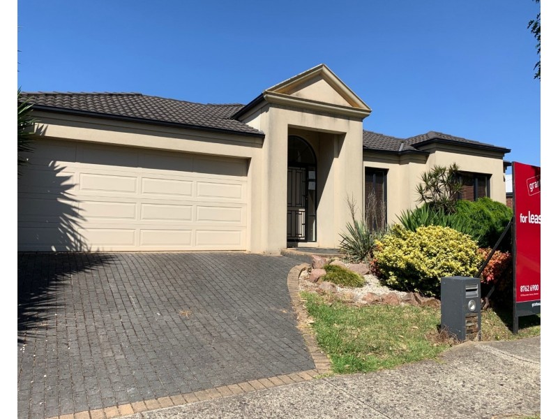 44 Bridgewater Blvd, Berwick VIC 3806