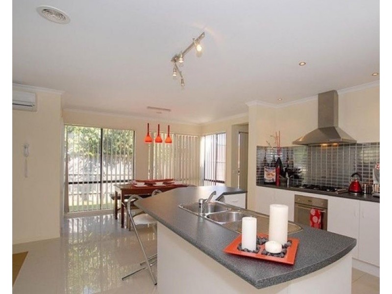 44 Bridgewater Blvd, Berwick VIC 3806