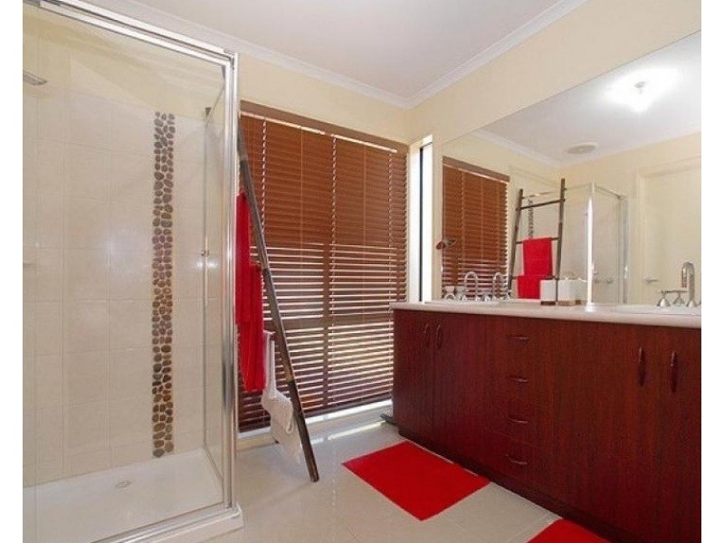 44 Bridgewater Blvd, Berwick VIC 3806