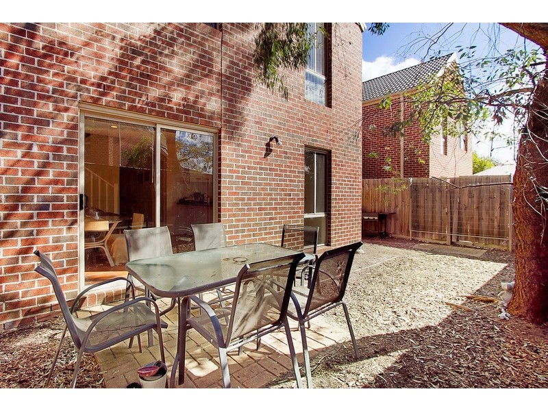 16/2 Jerilderie Drive, Berwick VIC 3806