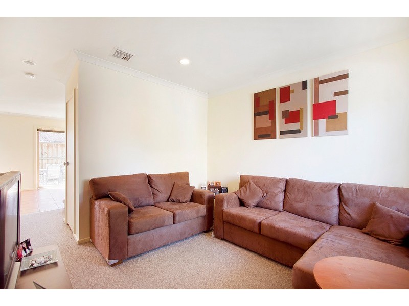 16/2 Jerilderie Drive, Berwick VIC 3806