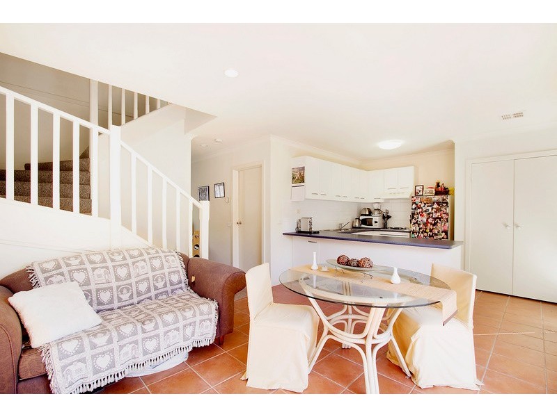 16/2 Jerilderie Drive, Berwick VIC 3806