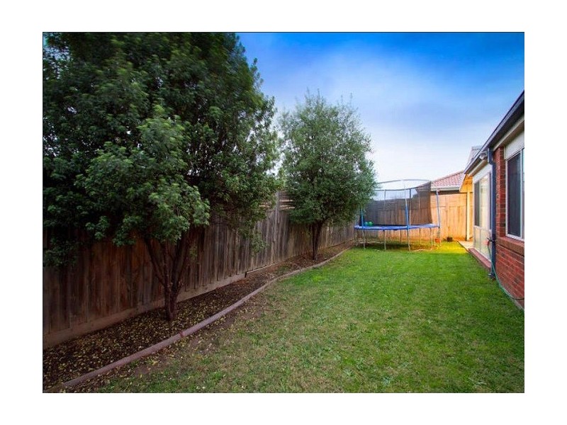 11 Glenn Erin Way, Berwick VIC 3806