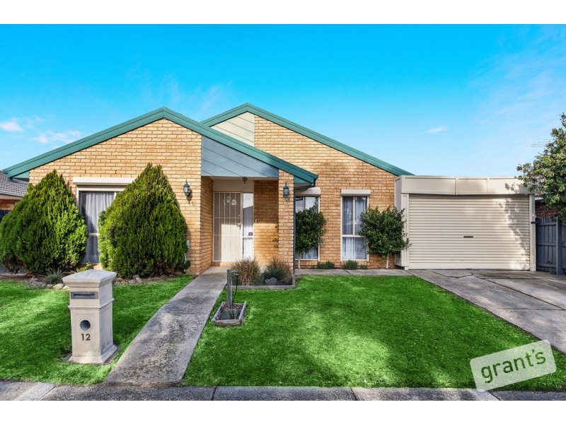 12 Bates Street, Cranbourne West VIC 3977