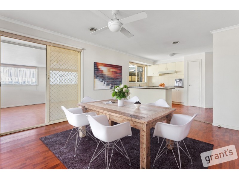 12 Bates Street, Cranbourne West VIC 3977
