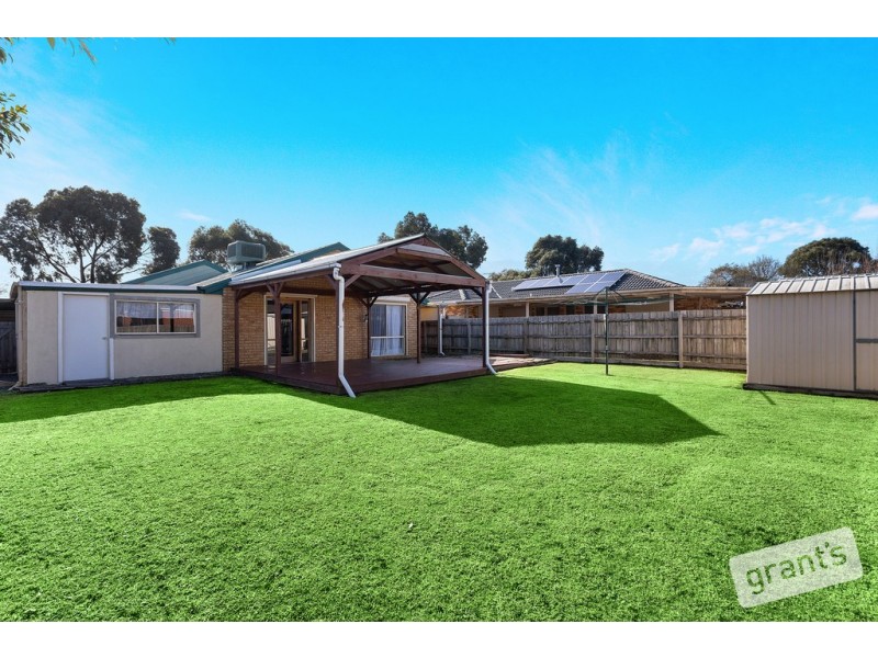 12 Bates Street, Cranbourne West VIC 3977