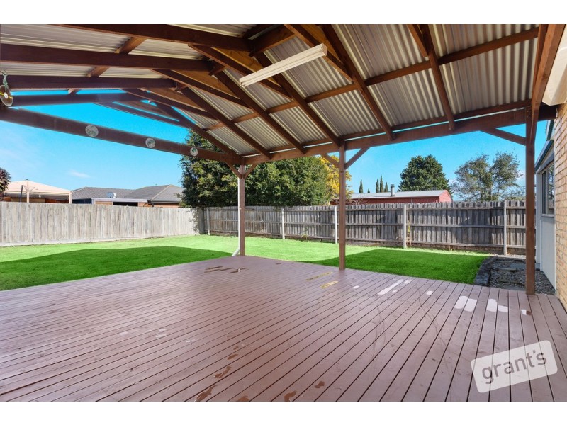 12 Bates Street, Cranbourne West VIC 3977