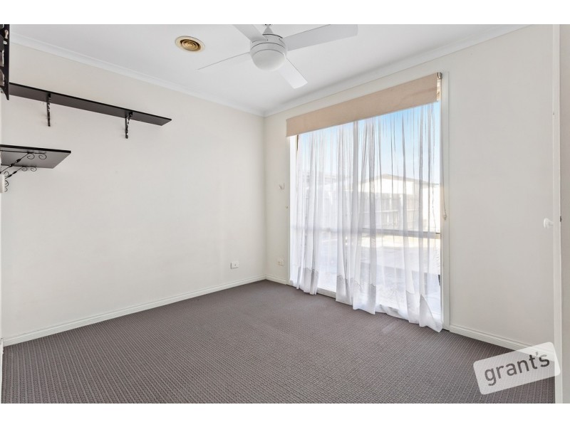 12 Bates Street, Cranbourne West VIC 3977