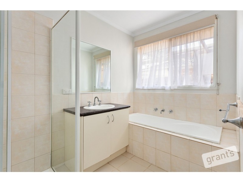 12 Bates Street, Cranbourne West VIC 3977