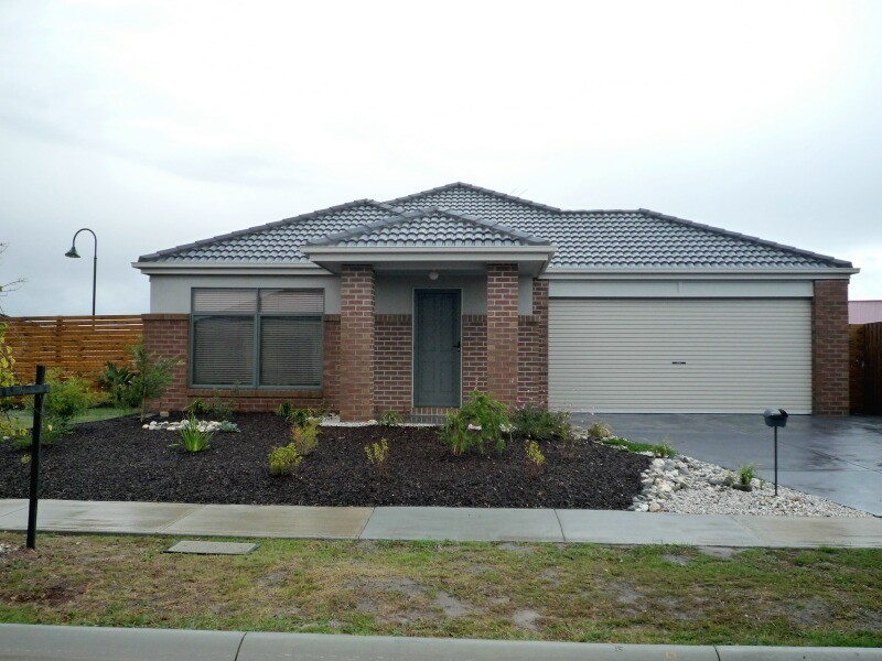 9 Amberley Drive, Pakenham VIC 3810